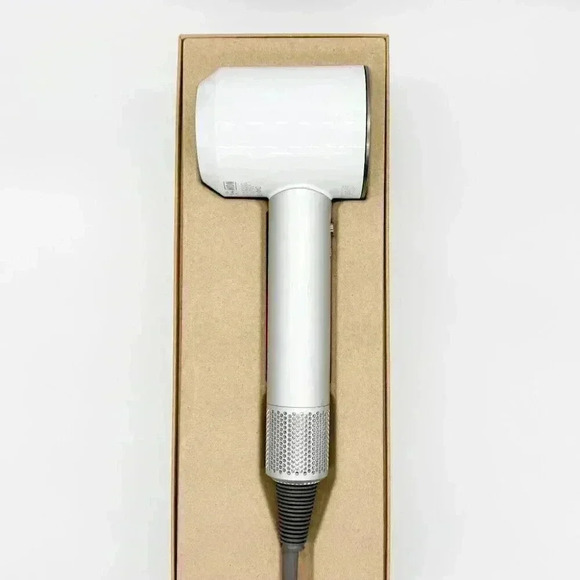 BRAND NEW IN BOX Dyson Supersonic Hair Dryer HD07 White/Silver attachments - Picture 1 of 7